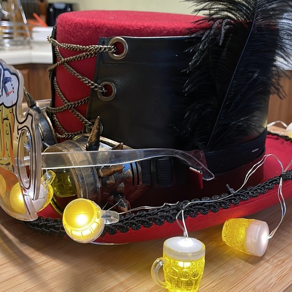 Suds punk hat with remote control - Picture 3 of 3